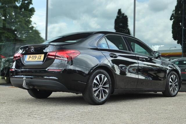 Mercedes-Benz A-KLASSE 180 BUSINESS SOLUTION AUT. | ORIG. NL | WIDESCREEN | TREKHAAK | CARPLAY | CAMERA | LED | STOELVERW.
