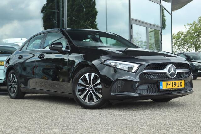 Mercedes-Benz A-KLASSE 180 BUSINESS SOLUTION AUT. | ORIG. NL | WIDESCREEN | TREKHAAK | CARPLAY | CAMERA | LED | STOELVERW.