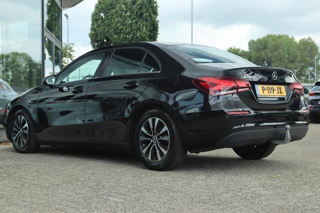 Mercedes-Benz A-KLASSE 180 BUSINESS SOLUTION AUT. | ORIG. NL | WIDESCREEN | TREKHAAK | CARPLAY | CAMERA | LED | STOELVERW.