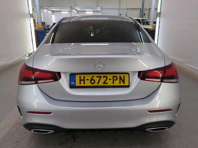 Mercedes-Benz A-KLASSE 200 AMG-Line Panoramadak Camera High-Performance-Led