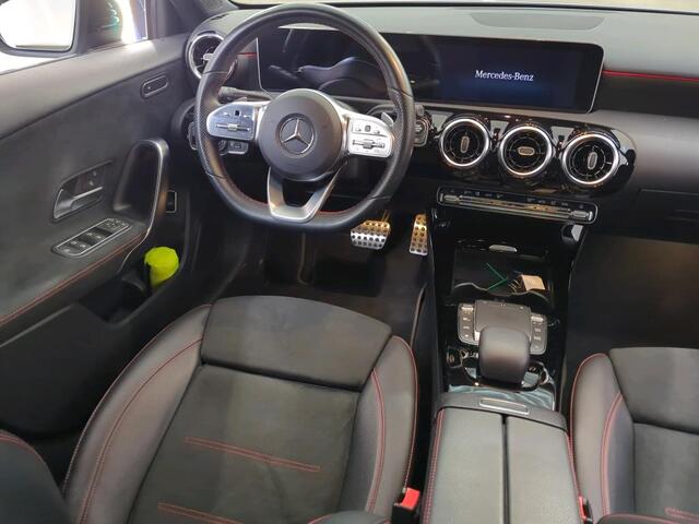 Mercedes-Benz A-KLASSE 200 AMG-Line Panoramadak Camera High-Performance-Led