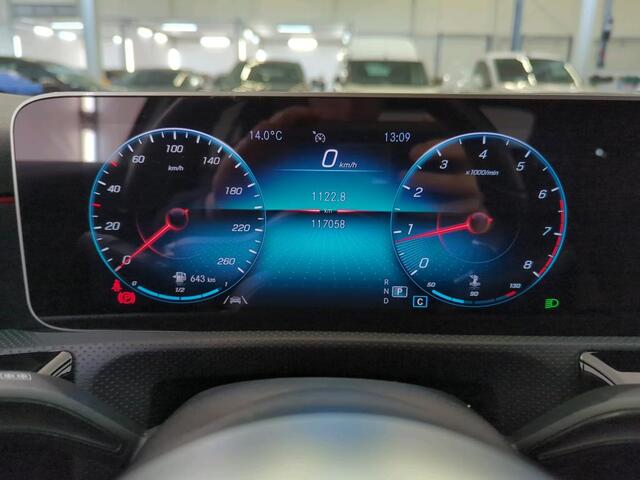Mercedes-Benz A-KLASSE 200 AMG-Line Panoramadak Camera High-Performance-Led
