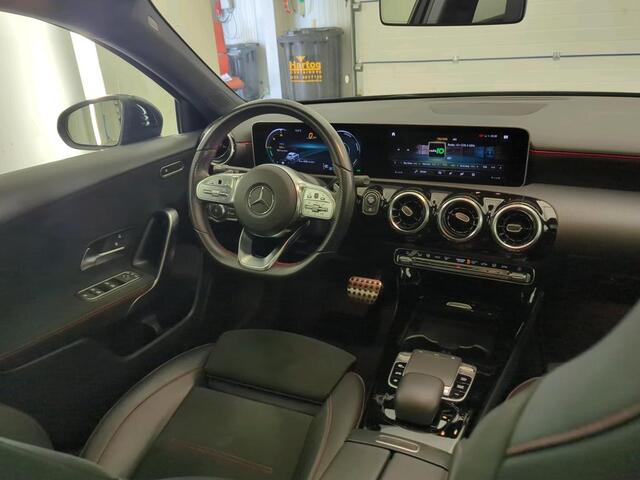 Mercedes-Benz A-KLASSE 200 AMG-Line Night Upgrade Panoramadak Camera