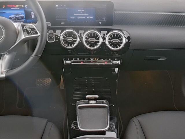 Mercedes-Benz A-KLASSE 250 e Sedan Plug-In Hybride Face Lift | Progressive Line Advanced Plus | 18 Inch Velgen | Dodehoek Assist | Stuur en Stoelverwarming | Inclusief 48 maanden MB Certified garantie voor Europa.