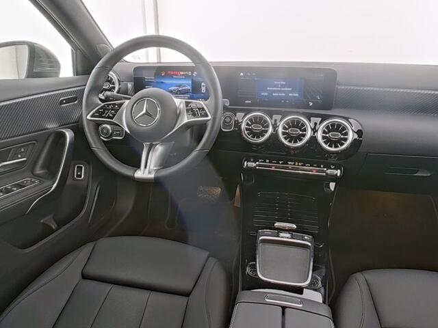 Mercedes-Benz A-KLASSE 250 e Sedan Plug-In Hybride Face Lift | Progressive Line Advanced Plus | 18 Inch Velgen | Dodehoek Assist | Stuur en Stoelverwarming | Inclusief 48 maanden MB Certified garantie voor Europa.