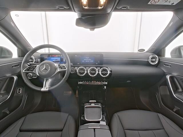 Mercedes-Benz A-KLASSE 250 e Sedan Plug-In Hybride Face Lift | Progressive Line Advanced Plus | 18 Inch Velgen | Dodehoek Assist | Stuur en Stoelverwarming | Inclusief 48 maanden MB Certified garantie voor Europa.