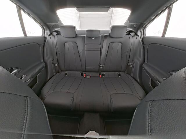 Mercedes-Benz A-KLASSE 250 e Sedan Plug-In Hybride Face Lift | Progressive Line Advanced Plus | 18 Inch Velgen | Dodehoek Assist | Stuur en Stoelverwarming | Inclusief 48 maanden MB Certified garantie voor Europa.