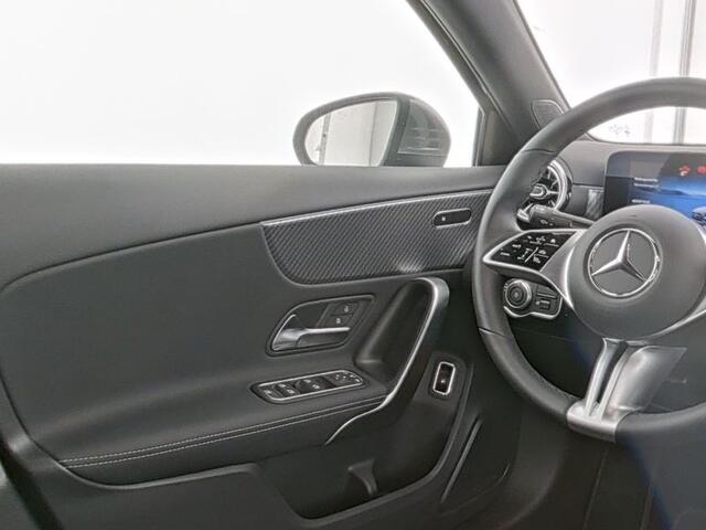 Mercedes-Benz A-KLASSE 250 e Sedan Plug-In Hybride Face Lift | Progressive Line Advanced Plus | 18 Inch Velgen | Dodehoek Assist | Stuur en Stoelverwarming | Inclusief 48 maanden MB Certified garantie voor Europa.