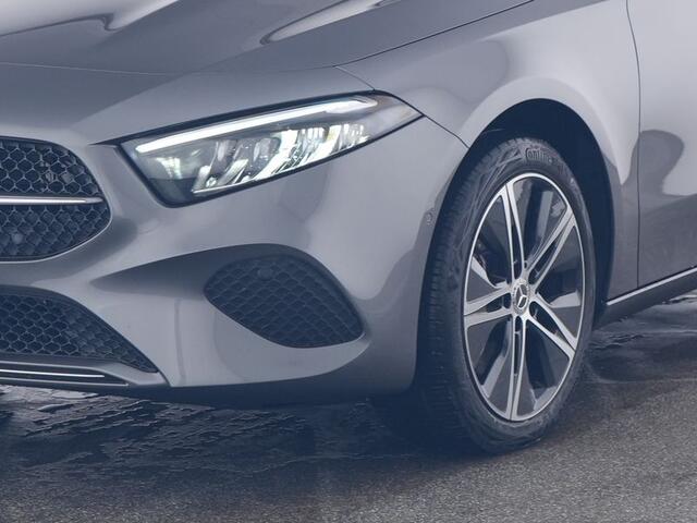 Mercedes-Benz A-KLASSE 250 e Sedan Plug-In Hybride Face Lift | Progressive Line Advanced Plus | 18 Inch Velgen | Dodehoek Assist | Stuur en Stoelverwarming | Inclusief 48 maanden MB Certified garantie voor Europa.