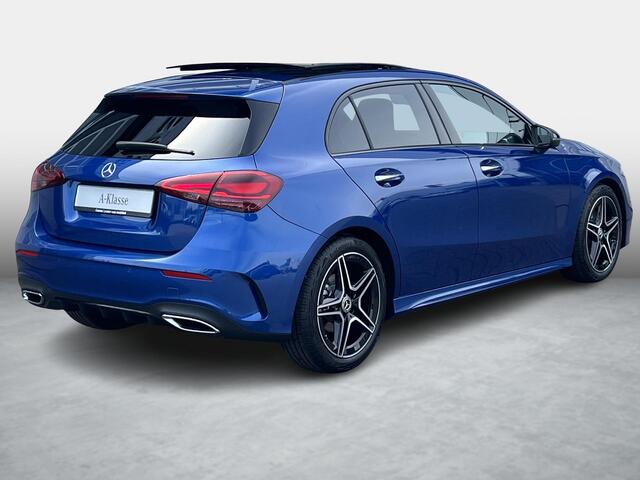 Mercedes-Benz A-KLASSE 180 Star Edition AMG LIMITED | Bruin Interieur | Night Pakket | Panoramadak | MULTIBEAM LED Koplampen | Apple CarPlay | Android Auto | Sierdelen Lindehout Zwart | Sfeerverlichting | Stoelverwarming | Achteruitrijcamera
