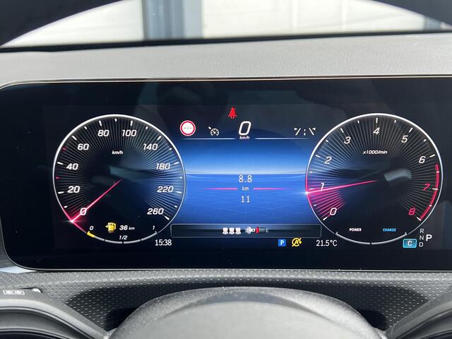 Mercedes-Benz A-KLASSE 180 Star Edition AMG LIMITED | Bruin Interieur | Night Pakket | Panoramadak | MULTIBEAM LED Koplampen | Apple CarPlay | Android Auto | Sierdelen Lindehout Zwart | Sfeerverlichting | Stoelverwarming | Achteruitrijcamera