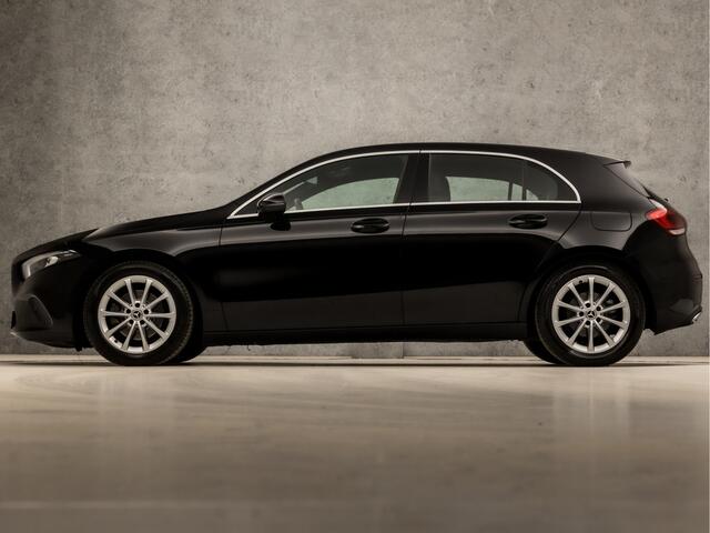 Mercedes-Benz A-KLASSE 200 Sport 164Pk Automaat (GROOT NAVI, CAMERA, LEDER, STOELVERWARMING, SPORTSTOELEN, CRUISE, PARKEERSENSOREN, NIEUWSTAAT)