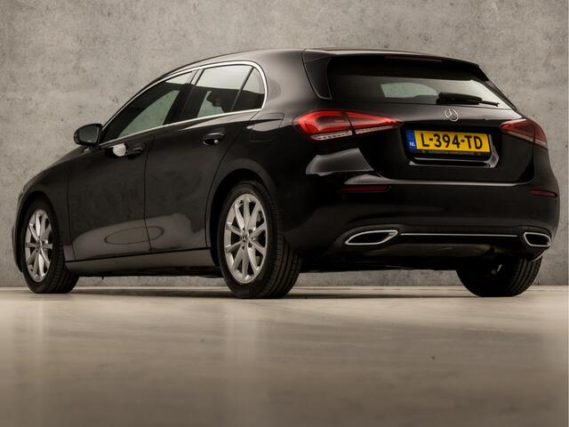 Mercedes-Benz A-KLASSE 200 Sport 164Pk Automaat (GROOT NAVI, CAMERA, LEDER, STOELVERWARMING, SPORTSTOELEN, CRUISE, PARKEERSENSOREN, NIEUWSTAAT)