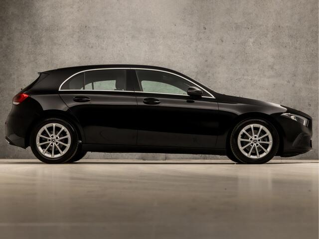 Mercedes-Benz A-KLASSE 200 Sport 164Pk Automaat (GROOT NAVI, CAMERA, LEDER, STOELVERWARMING, SPORTSTOELEN, CRUISE, PARKEERSENSOREN, NIEUWSTAAT)