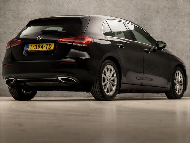 Mercedes-Benz A-KLASSE 200 Sport 164Pk Automaat (GROOT NAVI, CAMERA, LEDER, STOELVERWARMING, SPORTSTOELEN, CRUISE, PARKEERSENSOREN, NIEUWSTAAT)