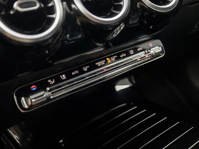 Mercedes-Benz A-KLASSE 200 Sport 164Pk Automaat (GROOT NAVI, CAMERA, LEDER, STOELVERWARMING, SPORTSTOELEN, CRUISE, PARKEERSENSOREN, NIEUWSTAAT)