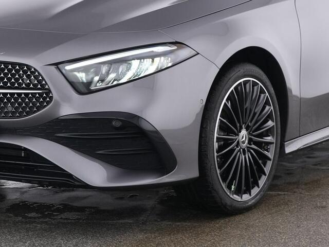 Mercedes-Benz A-KLASSE 250 e AMG Face Lift Plug-In Hybride AMG Line Advanced Plus | Night Pakket | 19 Inch AMG velgen | Stoel en Stuurverwarming. Inclusief 24 maanden MB Certified garantie voor Europa.
