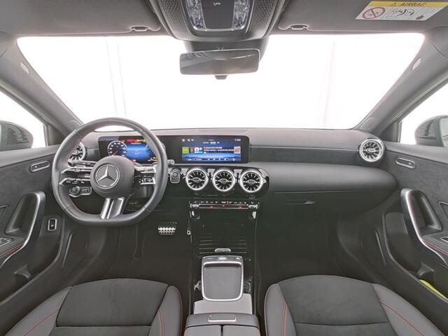 Mercedes-Benz A-KLASSE 250 e AMG Face Lift Plug-In Hybride AMG Line Advanced Plus | Night Pakket | 19 Inch AMG velgen | Stoel en Stuurverwarming. Inclusief 24 maanden MB Certified garantie voor Europa.