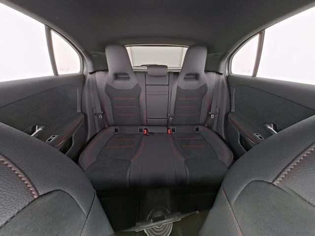 Mercedes-Benz A-KLASSE 250 e AMG Face Lift Plug-In Hybride AMG Line Advanced Plus | Night Pakket | 19 Inch AMG velgen | Stoel en Stuurverwarming. Inclusief 24 maanden MB Certified garantie voor Europa.