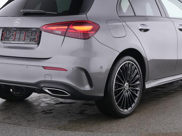 Mercedes-Benz A-KLASSE 250 e AMG Face Lift Plug-In Hybride AMG Line Advanced Plus | Night Pakket | 19 Inch AMG velgen | Stoel en Stuurverwarming. Inclusief 24 maanden MB Certified garantie voor Europa.