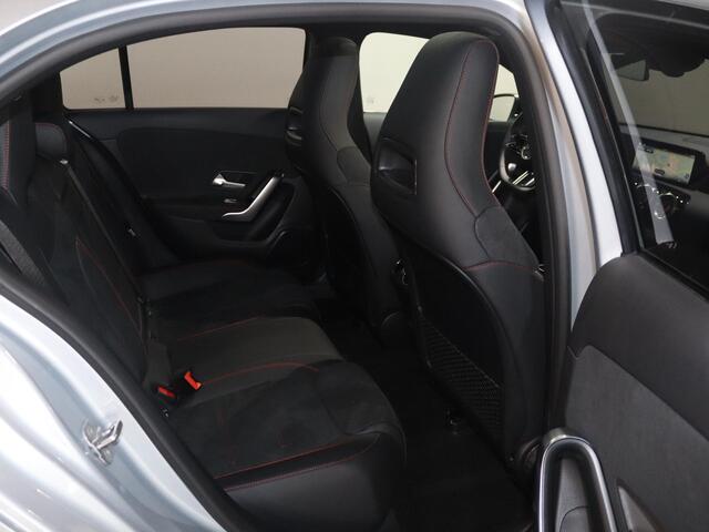 Mercedes-Benz A-KLASSE 180 Business Solution AMG | Panoramaschuifdak | Nightpakket | Achteruitrijcamera