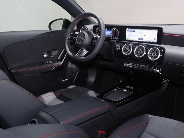 Mercedes-Benz A-KLASSE 180 Business Solution AMG | Panoramaschuifdak | Nightpakket | Achteruitrijcamera