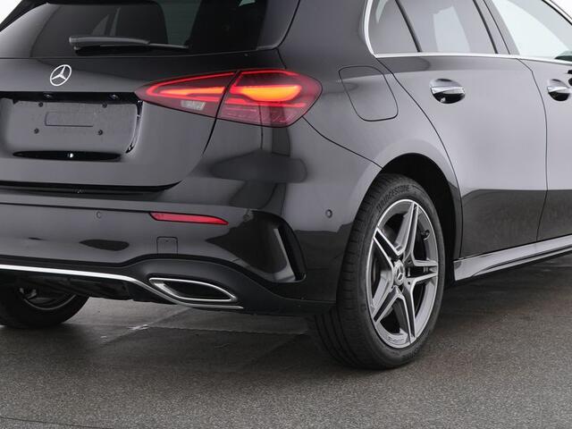 Mercedes-Benz A-KLASSE 250 e AMG Face Lift Plug-In Hybride | AMG Line | Night Pakket | Trekhaak | Lederen Bekleding | Panorama Schuif-Kanteldak | Sfeerverlichting | Inclusief 24 maanden MB Certified garantie voor Europa.