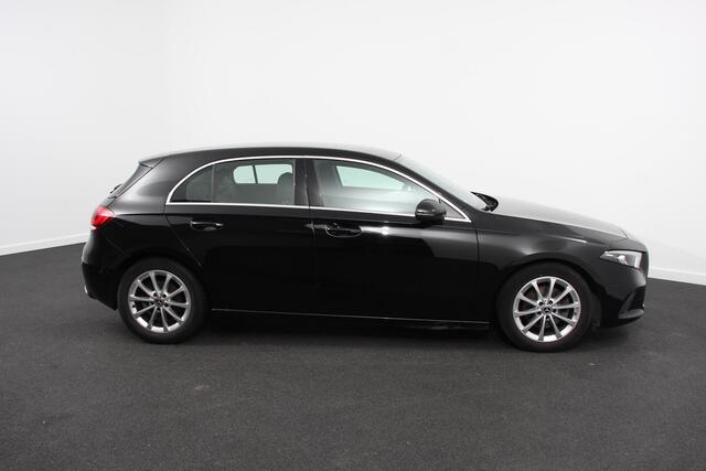 Mercedes-Benz A-KLASSE 200 Progressive | Navigatie | Climate Control | Lane Assist | Camera | Trekhaak | DAB | LED | Verkeersbord Herkenning |