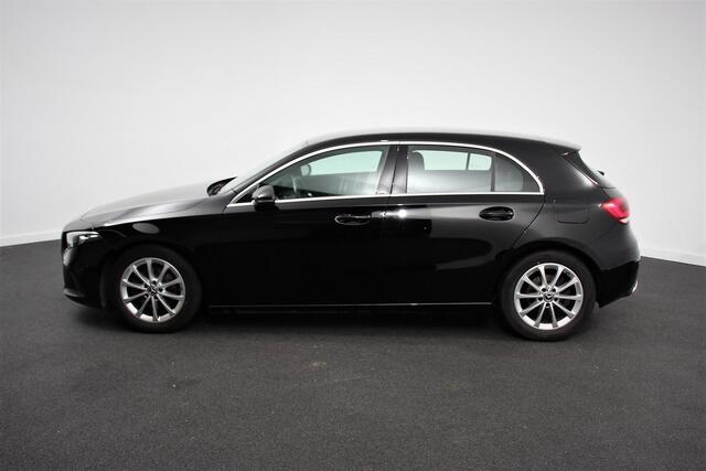 Mercedes-Benz A-KLASSE 200 Progressive | Navigatie | Climate Control | Lane Assist | Camera | Trekhaak | DAB | LED | Verkeersbord Herkenning |