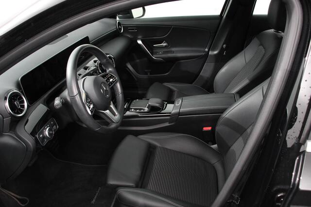 Mercedes-Benz A-KLASSE 200 Progressive | Navigatie | Climate Control | Lane Assist | Camera | Trekhaak | DAB | LED | Verkeersbord Herkenning |