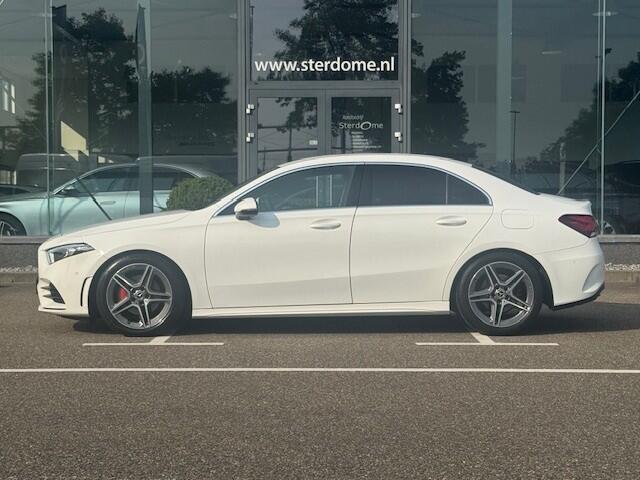 Mercedes-Benz A-KLASSE 200 Business Solution AMG l MBUX l LED High Performance l Camera l Smartphone integratie pakket l Licht en Zicht pakket l Airco l Deelbare Achterbank l PTS l Airconditioning l Spiegel pakket l