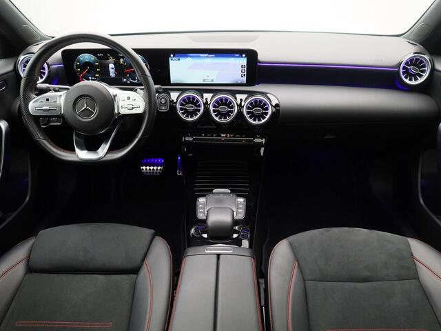 Mercedes-Benz A-KLASSE 180 AMG Line | PANO | CAMERA | KEYLESS | SFEERVERLICHTING | STOELVERW.