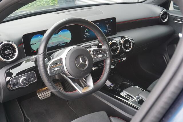 Mercedes-Benz A-KLASSE 180 Business Solution AMG Automaat | WideScreen | Camera | Origineel NL |