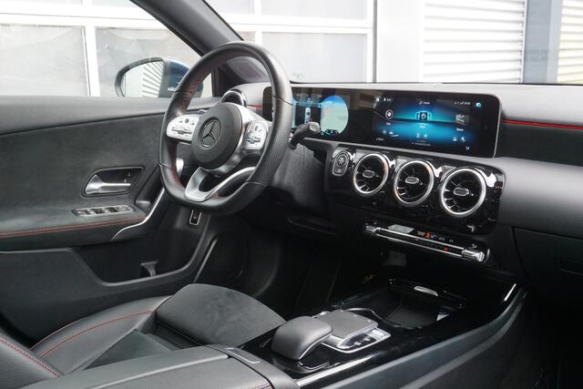 Mercedes-Benz A-KLASSE 180 Business Solution AMG Automaat | WideScreen | Camera | Origineel NL |