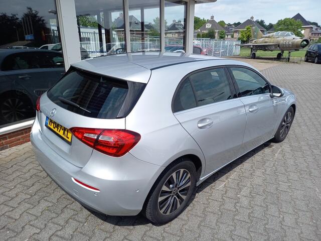 Mercedes-Benz A-KLASSE 180 Business Solution