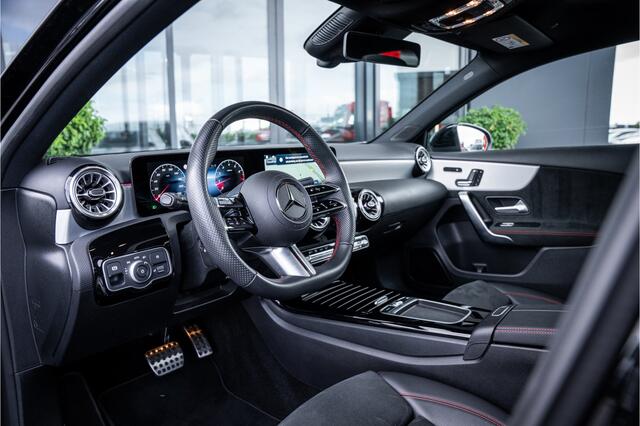 Mercedes-Benz A-KLASSE A180 AMG Line - Panorama | Memory | Burmester | 360 Camera | Elek. Trekhaak