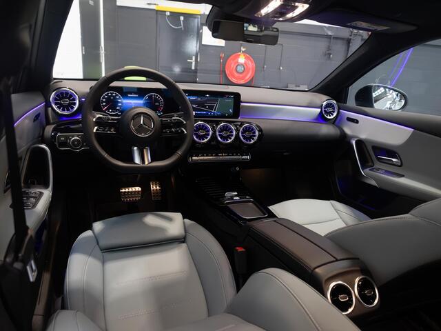 Mercedes-Benz A-KLASSE Hatchback 250 e Star Edition AMG Line Panorama dak