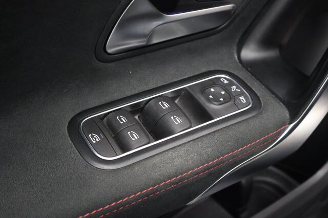 Mercedes-Benz A-KLASSE 250 e AMG | Panorama | Sfeerverlichting | Night