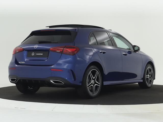 Mercedes-Benz A-KLASSE 250 e Star Edition AMG Line Plus | Nightpakket | Antidiefstalpakket URBAN GUARD PLUS | Dodehoekassistent | Extra USB-poorten | Parkeerpakket met achteruitrijcamera | KEYLESS GO |