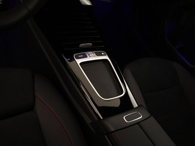 Mercedes-Benz A-KLASSE 250 e Star Edition AMG Line Plus | Nightpakket | Antidiefstalpakket URBAN GUARD PLUS | Dodehoekassistent | Extra USB-poorten | Parkeerpakket met achteruitrijcamera | KEYLESS GO |