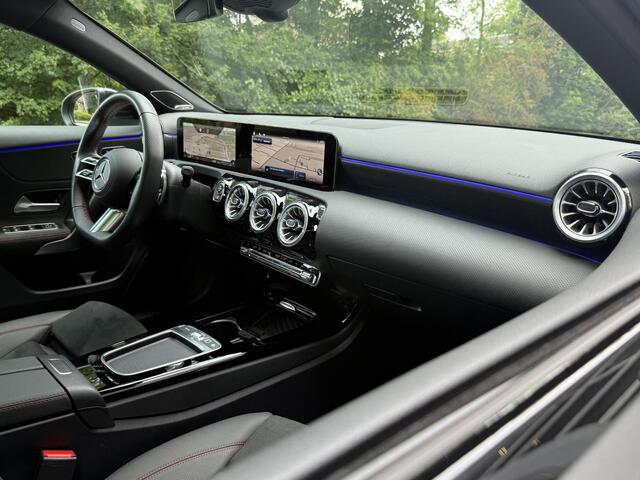 Mercedes-Benz A-KLASSE Limousine 180 AMG line | Premium Plus | Panoramadak | HUD |