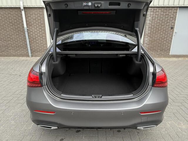 Mercedes-Benz A-KLASSE Limousine 180 AMG line | Premium Plus | Panoramadak | HUD |