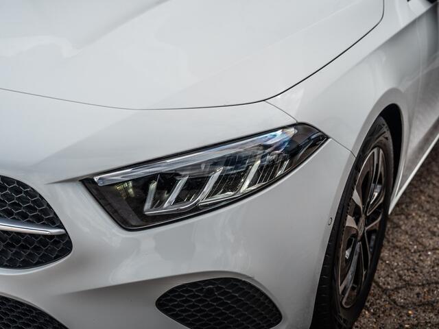 Mercedes-Benz A-KLASSE 180 Luxury Line | Pano | Sfeer | Facelift | BTW