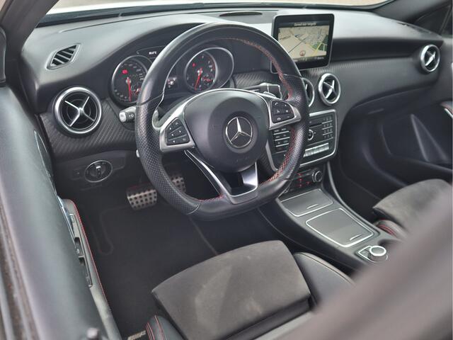 Mercedes-Benz A-KLASSE 180 Business Solution AMG Automaat Schuif-kanteldak | Alcantara | Camera | Navigatie