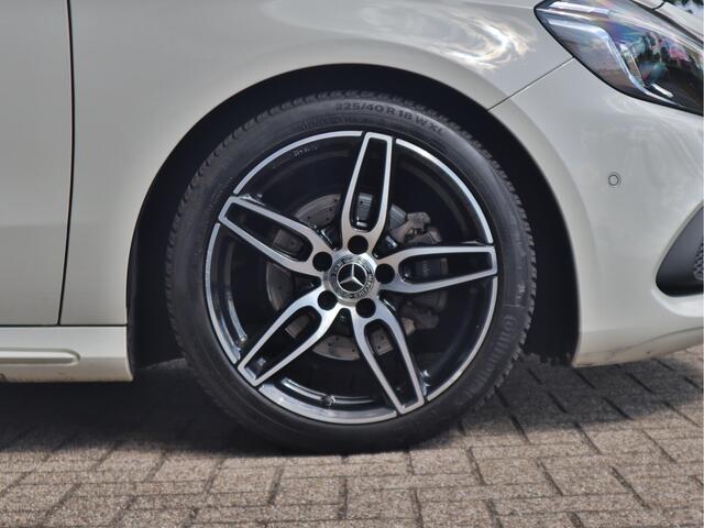 Mercedes-Benz A-KLASSE 180 Business Solution AMG Automaat Schuif-kanteldak | Alcantara | Camera | Navigatie