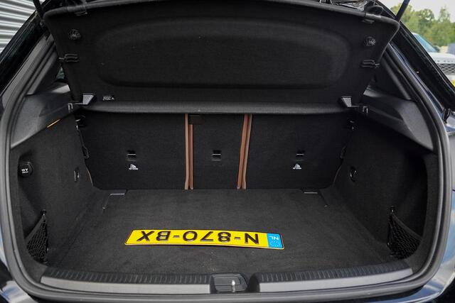 Mercedes-Benz A-KLASSE AMG 35 4MATIC Edition 1 / Pano / Adaptive Cruise / Burmester