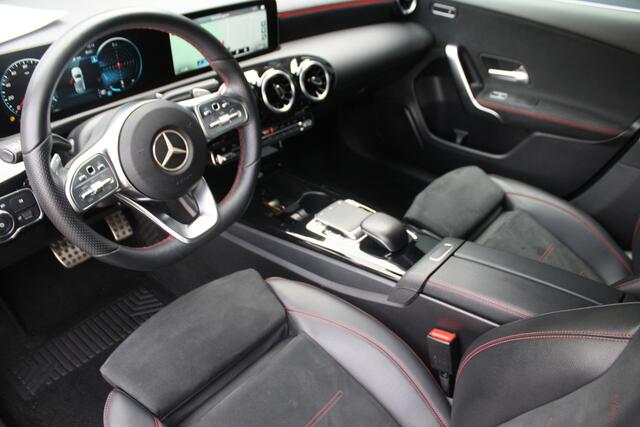 Mercedes-Benz A-KLASSE 180 Business Solution AMG