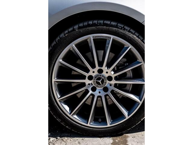 Mercedes-Benz A-KLASSE 250 e AMG ** LED, MBUX+, 19-inch LMV, ADAPT. CRUISE, NIGHT PAKKET ** 1e EIG - UNFALLFREI - JUNGE STERNE ** ** INFORMEER OOK NAAR ONZE AANTREKKELIJKE FINANCIAL-LEASE TARIEVEN **