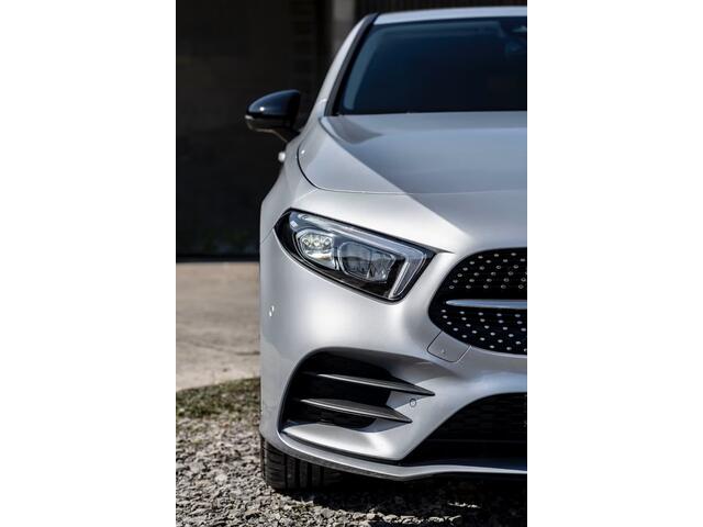 Mercedes-Benz A-KLASSE 250 e AMG ** LED, MBUX+, 19-inch LMV, ADAPT. CRUISE, NIGHT PAKKET ** 1e EIG - UNFALLFREI - JUNGE STERNE ** ** INFORMEER OOK NAAR ONZE AANTREKKELIJKE FINANCIAL-LEASE TARIEVEN **
