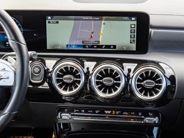 Mercedes-Benz A-KLASSE 250 e AMG ** LED, MBUX+, 19-inch LMV, ADAPT. CRUISE, NIGHT PAKKET ** 1e EIG - UNFALLFREI - JUNGE STERNE ** ** INFORMEER OOK NAAR ONZE AANTREKKELIJKE FINANCIAL-LEASE TARIEVEN **